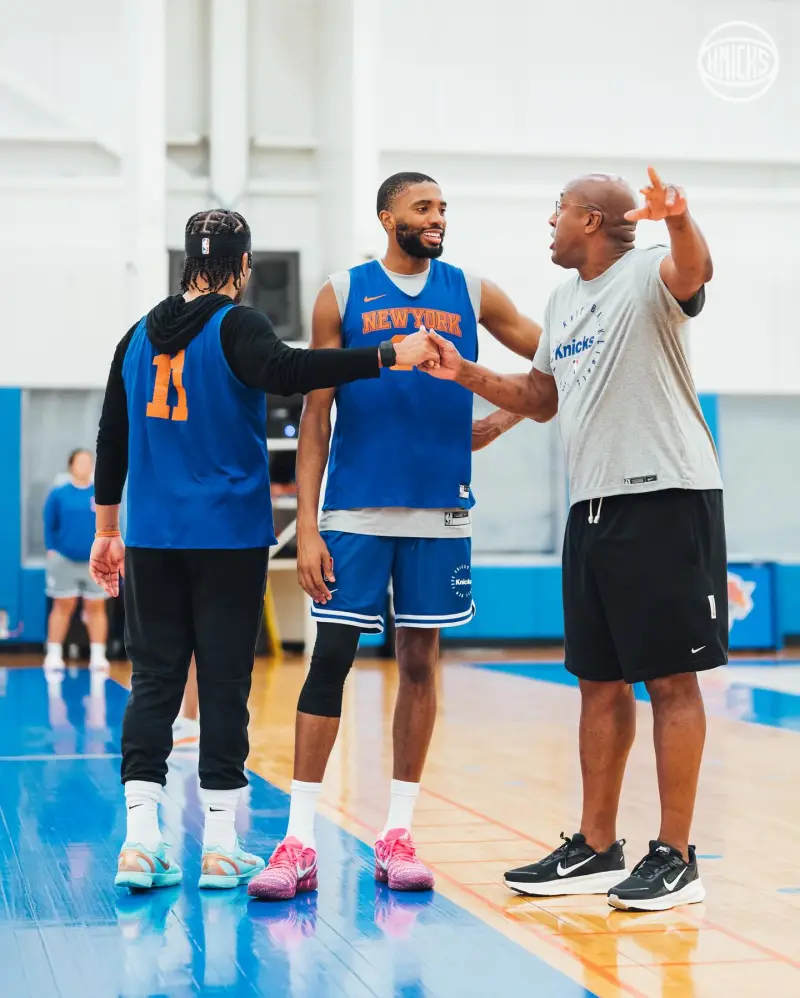 新主帅新气象！尼克斯官方：训练营第二天落幕，明天继续