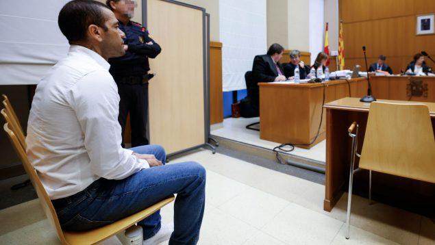 开云app体育下载-阿尔维斯强奸案开审 审3天 母亲旁听 前妻作证